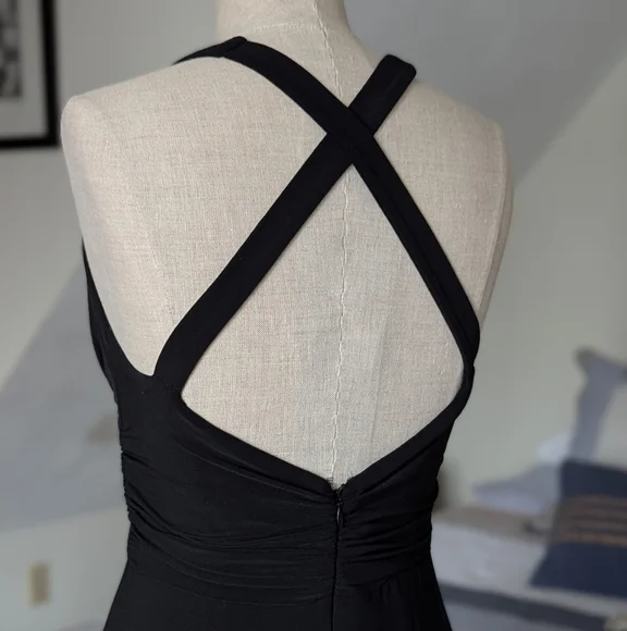 Elegant Black Halter Dress - Picture 4 of 6